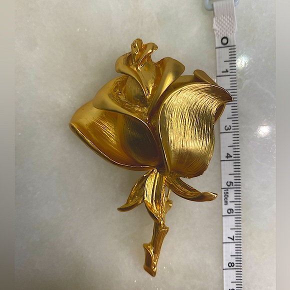 Golden Brooch - Picture 3 of 4
